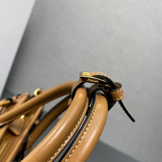 Prada Bags Top Quality
32x15.5x12cm