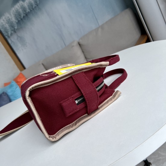 MJ Tote Full leather size: 41 * 34 * 15cm $140 Full leather medium size: 33 * 28 * 13cm $120 Full leather small size: 26 × 20 × 13cm $100 Fabric Large Size: 41 * 34 * 15cm $100 Medium size of fabric: 33 * 28 * 13cm $90 Fabric small size: 26 × 20 × 13cm $8