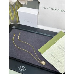 Van Cleef Jewelry Necklace