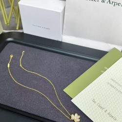 Van Cleef Jewelry Necklace