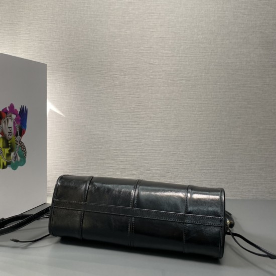 Prada Bags Top Quality
32x15.5x12cm