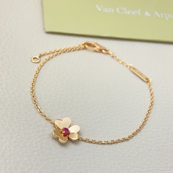 Van Cleef Jewelry High Quality