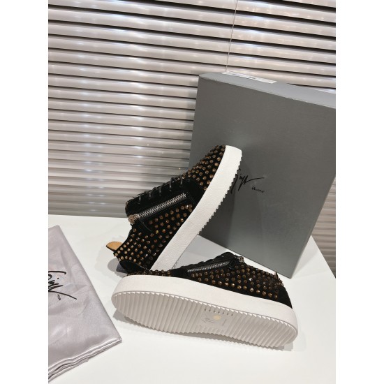 CL Shoes Casual shoes

 Top Quality