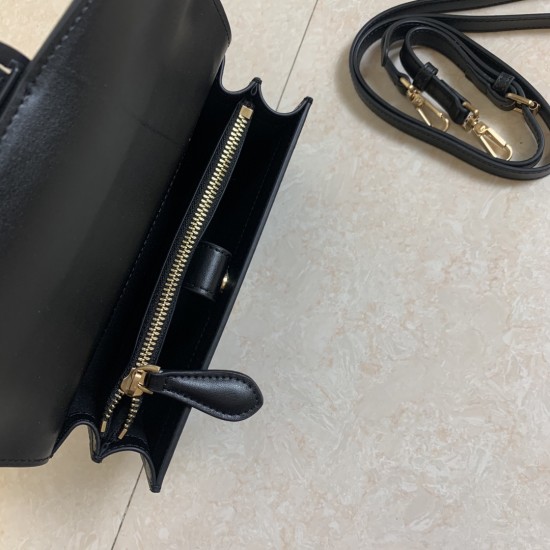 Pinko Bags Top Quality
21x13x6