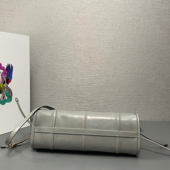 Prada Bags Top Quality
32x15.5x12cm