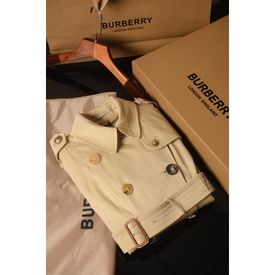 Burberry coat
uk4，6，8，10，12