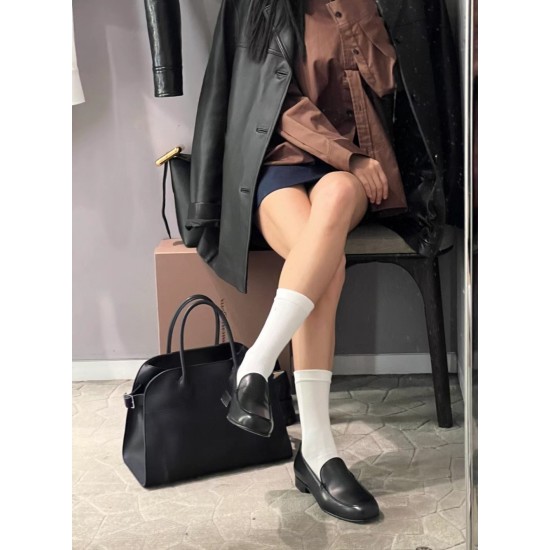 The Row Bags Top Quality
Small:26.20.18
Big:38.26.23