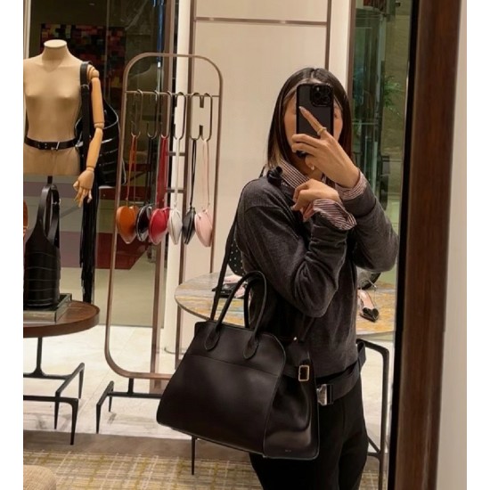 The Row Bags Top Quality
Small:26.20.18
Big:38.26.23