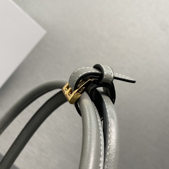 Prada Bags Top Quality
32x15.5x12cm