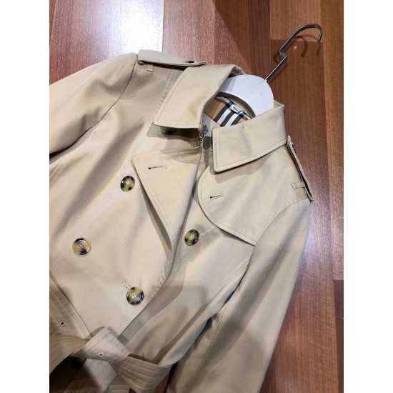 Burberry coat
uk4，6，8，10，12