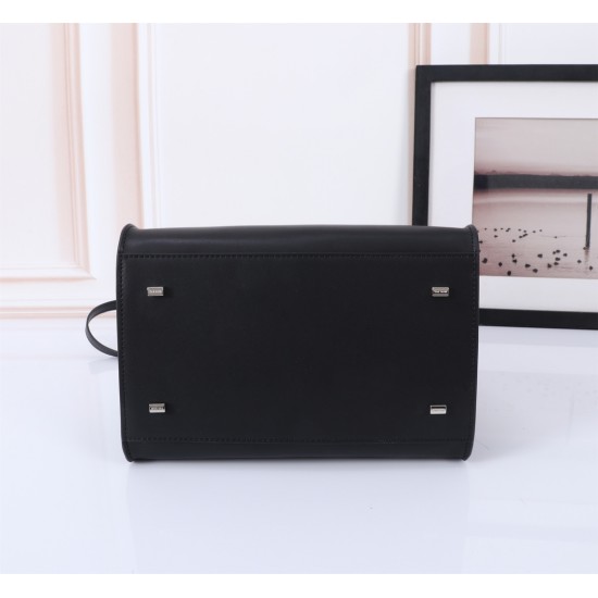 The Row Bags Top Quality
Small:26.20.18
Big:38.26.23