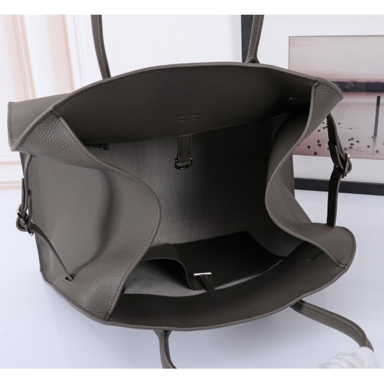 The Row Bags Top Quality
Small:26.20.18
Big:38.26.23