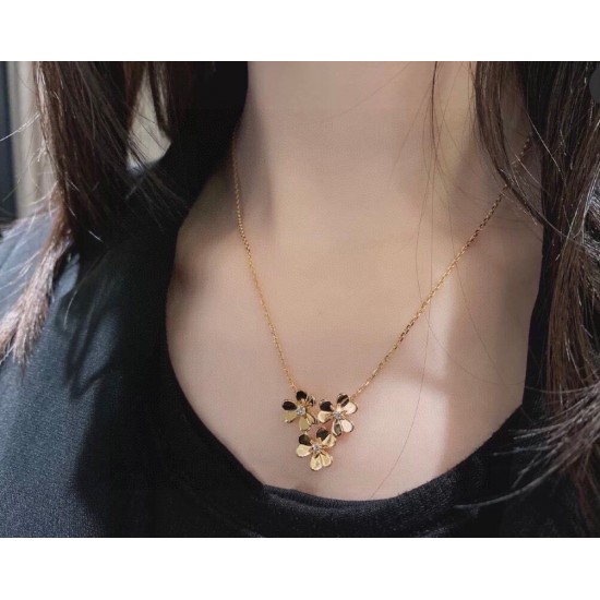 Van Cleef Jewelry Necklace