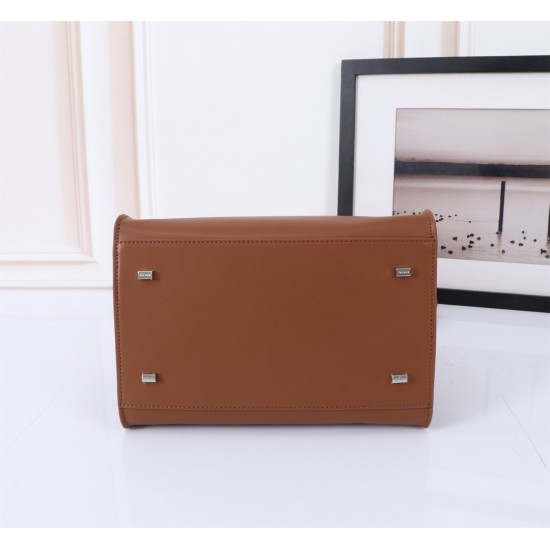 The Row Bags Top Quality
Small:26.20.18
Big:38.26.23