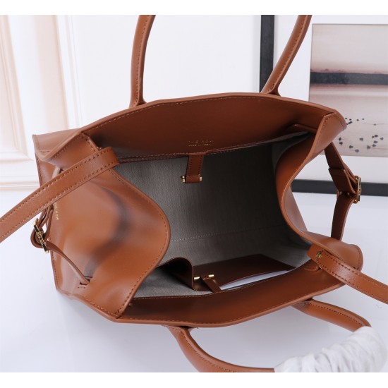 The Row Bags Top Quality
Small:26.20.18
Big:38.26.23