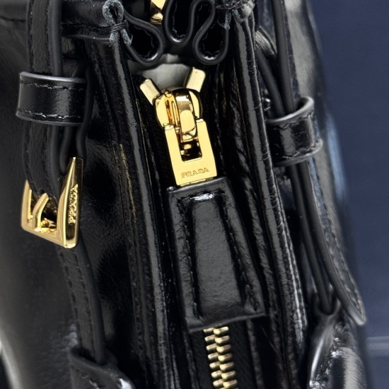 Prada Bags Top Quality
32x15.5x12cm