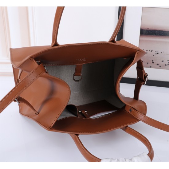 The Row Bags Top Quality
Small:26.20.18
Big:38.26.23