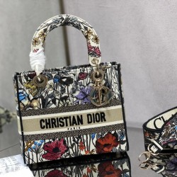 Dior Bags Top Quality
Five Grid