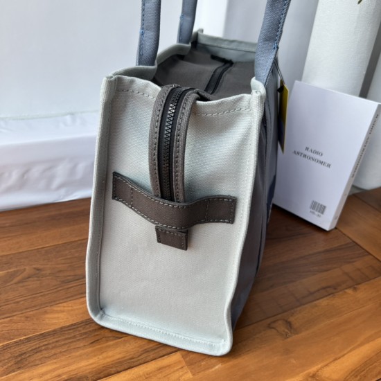 MJ Tote Full leather size: 41 * 34 * 15cm $140 Full leather medium size: 33 * 28 * 13cm $120 Full leather small size: 26 × 20 × 13cm $100 Fabric Large Size: 41 * 34 * 15cm $100 Medium size of fabric: 33 * 28 * 13cm $90 Fabric small size: 26 × 20 × 13cm $8