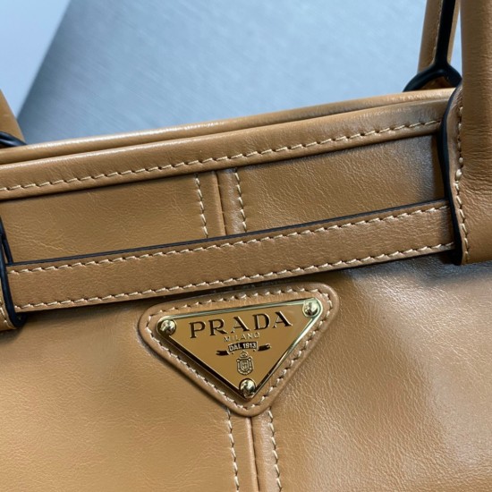 Prada Bags Top Quality
32x15.5x12cm
