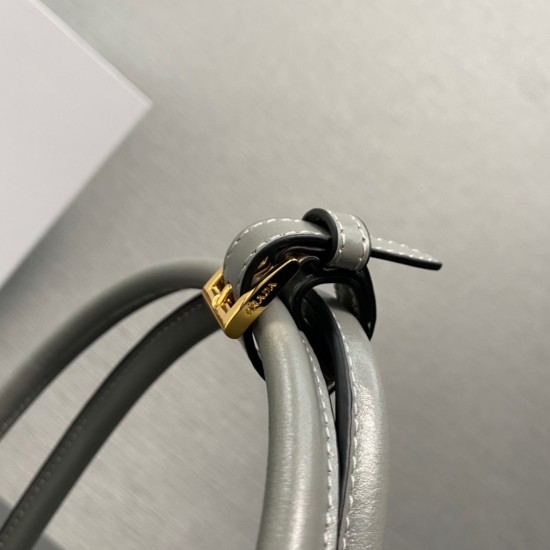 Prada Bags Top Quality
32x15.5x12cm