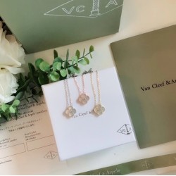 Van Cleef Jewelry Necklace