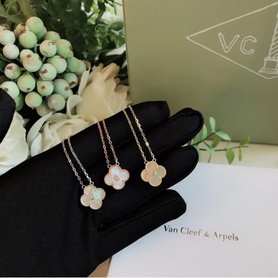 Van Cleef Jewelry Necklace