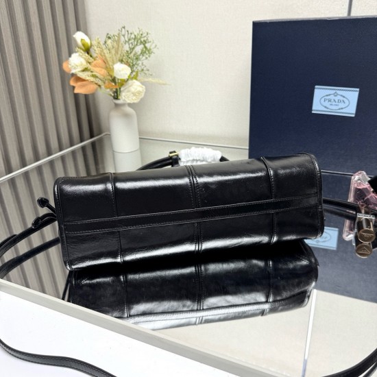Prada Bags Top Quality
32x15.5x12cm