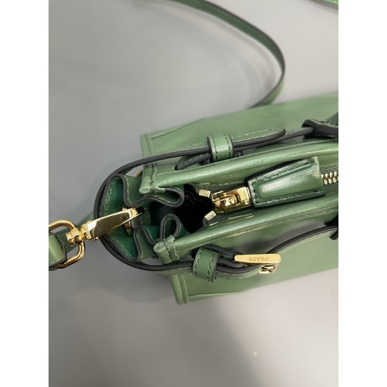 Prada Bags Top Quality
32x15.5x12cm