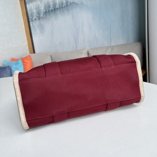 MJ Tote Full leather size: 41 * 34 * 15cm $140 Full leather medium size: 33 * 28 * 13cm $120 Full leather small size: 26 × 20 × 13cm $100 Fabric Large Size: 41 * 34 * 15cm $100 Medium size of fabric: 33 * 28 * 13cm $90 Fabric small size: 26 × 20 × 13cm $8