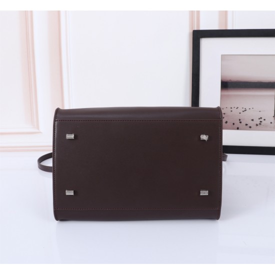 The Row Bags Top Quality
Small:26.20.18
Big:38.26.23