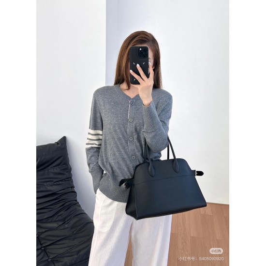 The Row Bags Top Quality
Small:26.20.18
Big:38.26.23